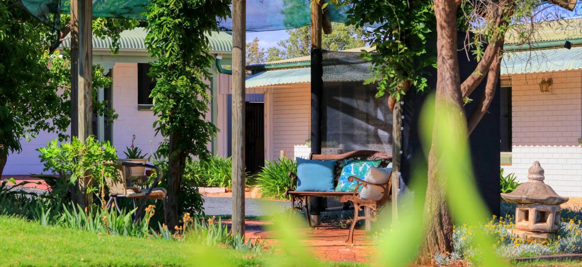 Oasis Motel Peak Hill Bagian luar foto