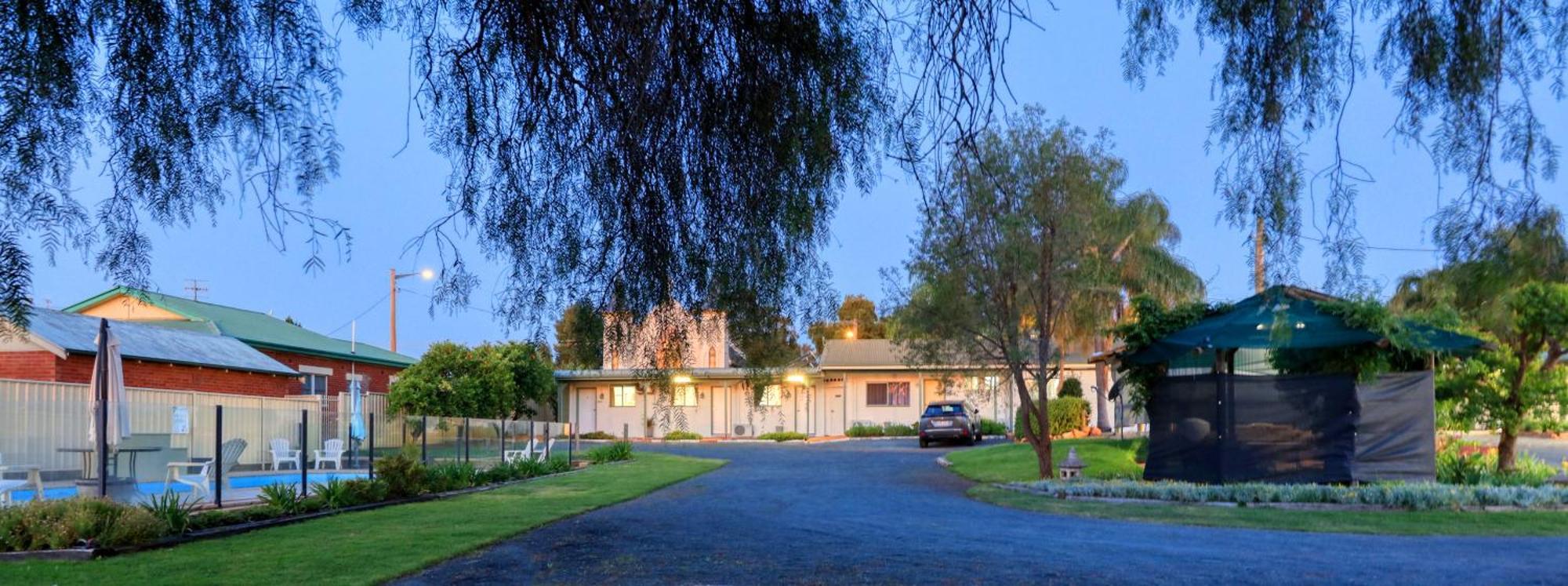 Oasis Motel Peak Hill Bagian luar foto