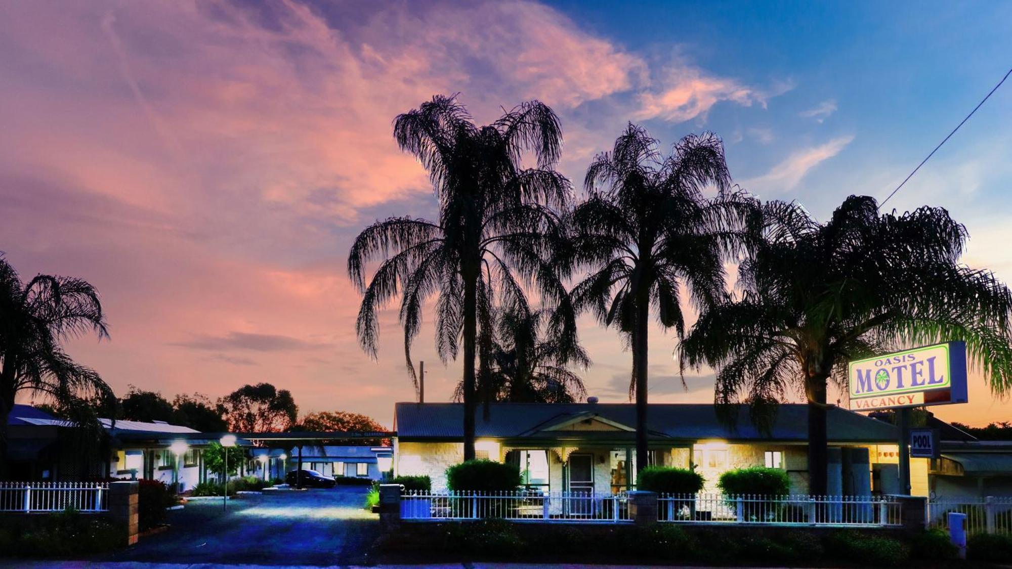 Oasis Motel Peak Hill Bagian luar foto