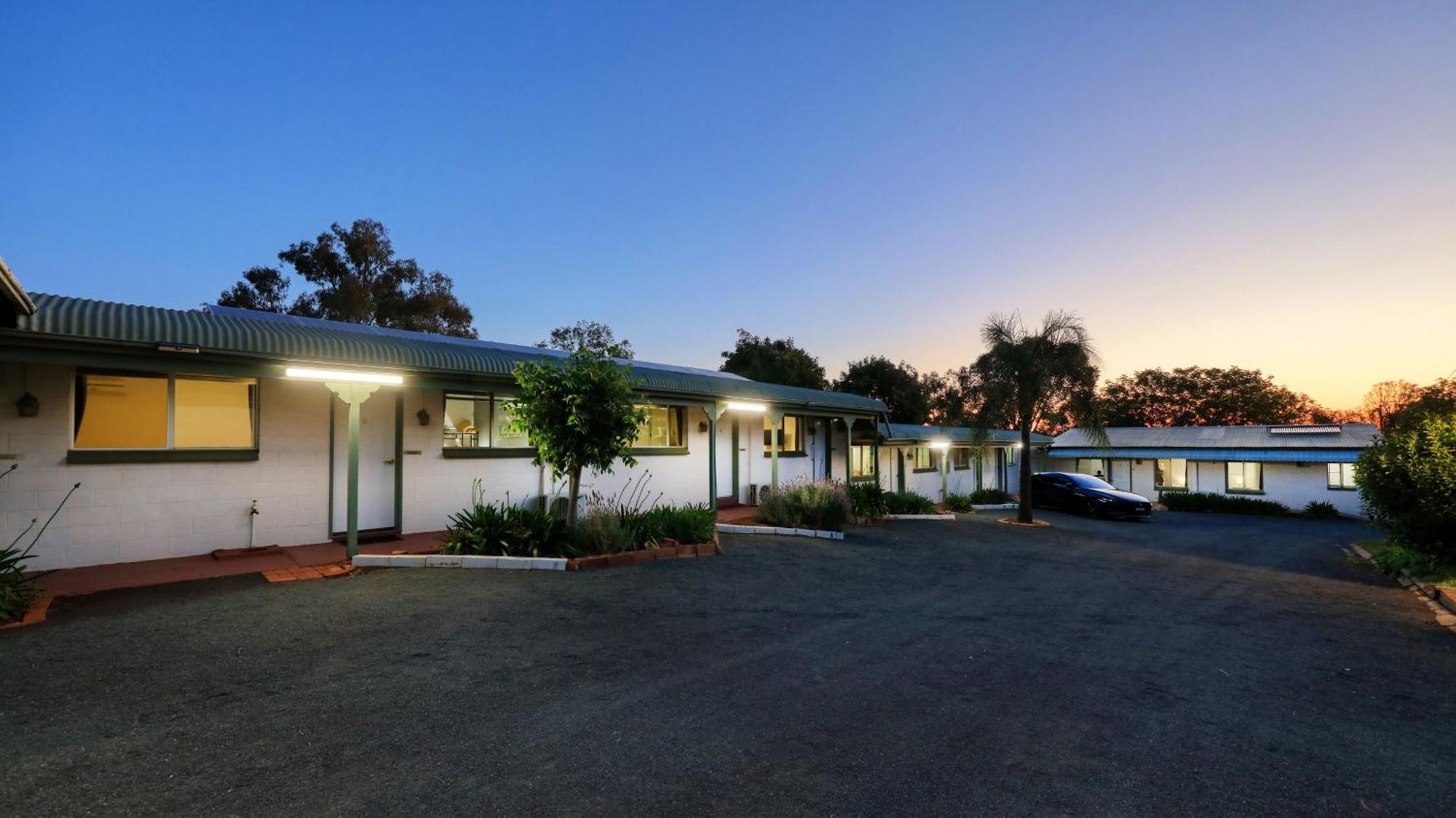 Oasis Motel Peak Hill Bagian luar foto
