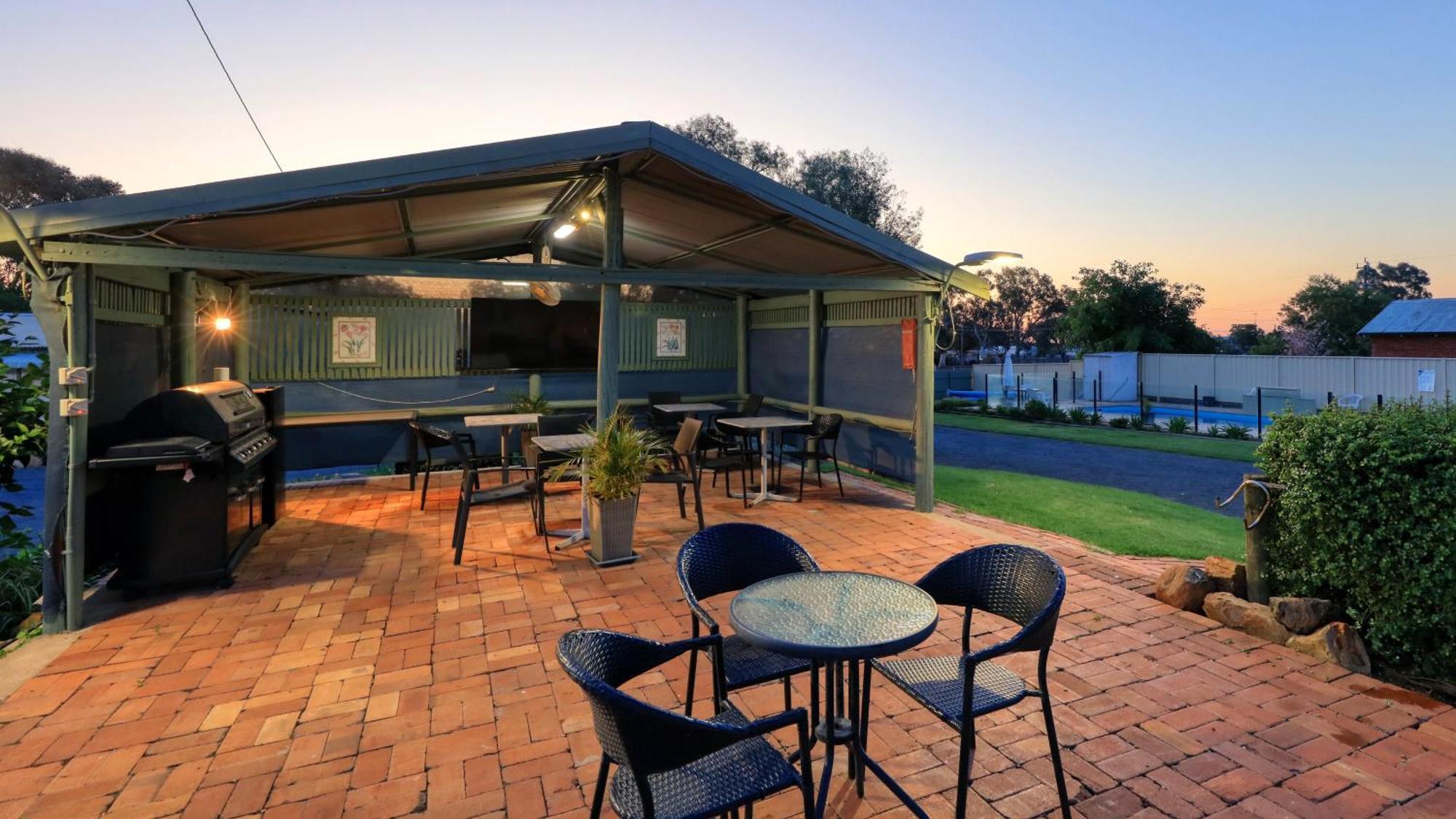 Oasis Motel Peak Hill Bagian luar foto