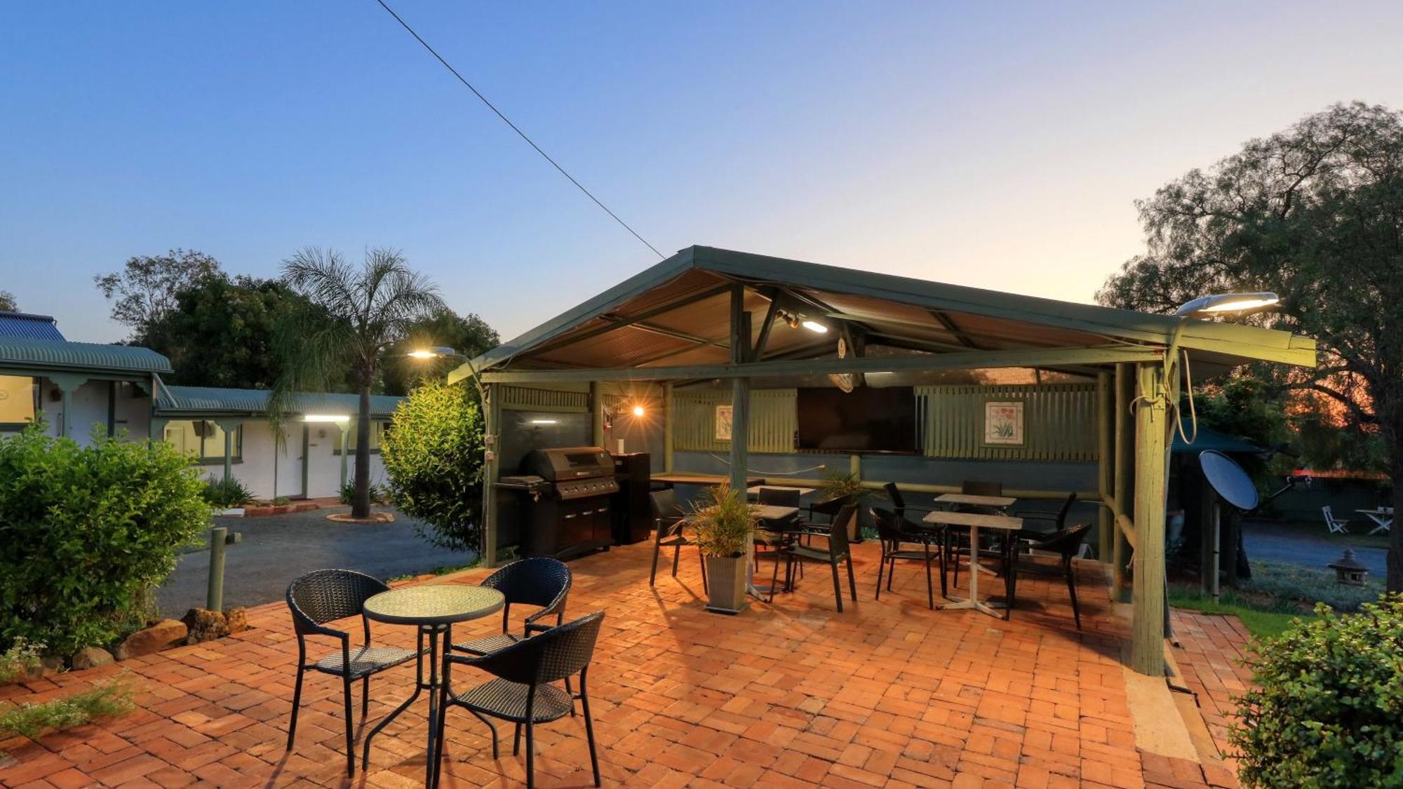 Oasis Motel Peak Hill Bagian luar foto